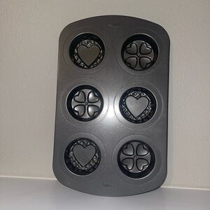 Wilton Non Stick Various Hearts Mini Cupcake Cake Pan..